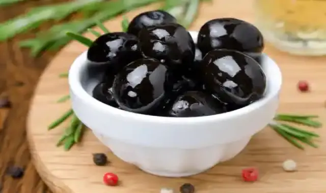 روش شيرين كردن زيتون سیاه در منزل