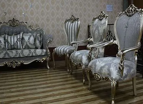 قیمت و خرید مبل کلاسیک بژ نقره ای با مشخصات کامل