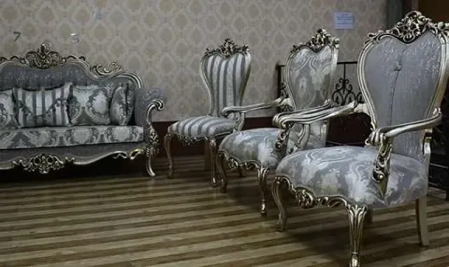 قیمت و خرید مبل کلاسیک بژ نقره ای با مشخصات کامل