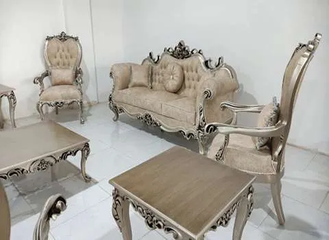 مبل کلاسیک بژ همراه با توضیحات کامل و آشنایی