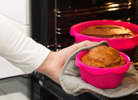 طرز تهیه کیک وانیلی در قالب های سیلیکونی