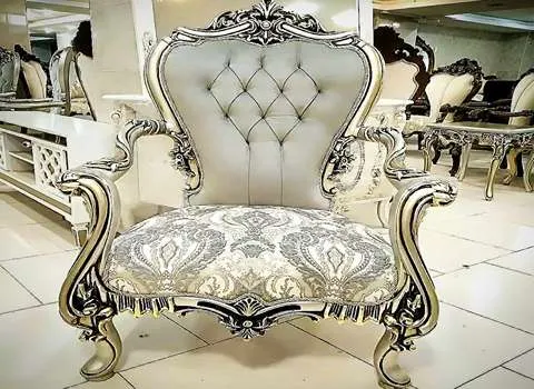 مبل کلاسیک طوسی طلایی همراه با توضیحات کامل و آشنایی