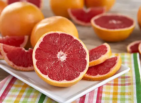 آیا می دانید چه کسانی نباید گریپ فروت بخورند؟