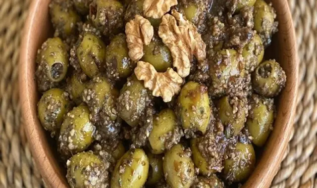 قیمت و خرید زیتون پرورده اصل گیلانی با مشخصات کامل