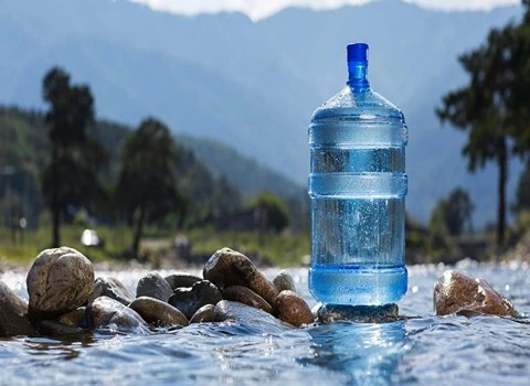 خرید عمده آب معدنی بزرگ ۲۰ لیتری با بهترین شرایط