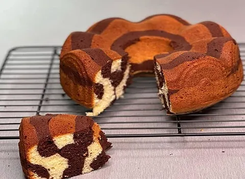 قیمت خرید عمده کیک ساده دو رنگ خانگی ارزان و مناسب