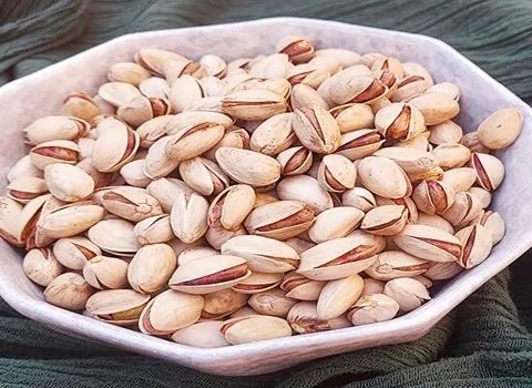 قیمت خرید عمده پسته احمد آقایی شور ارزان و مناسب
