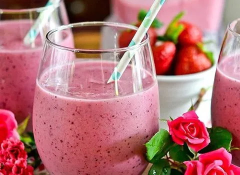 خرید عمده آب میوه توت فرنگی مشهد با بهترین شرایط