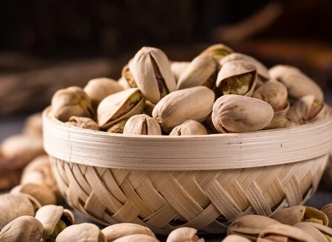 قیمت و خرید پسته خام احمد آقایی با مشخصات کامل