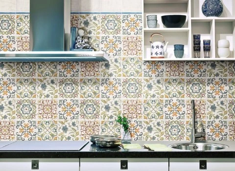 قیمت و خرید کاشی طرح آنتیک بین کابینت با مشخصات کامل