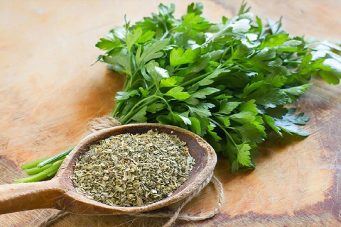مشخصات سبزی خشک جعفری و نحوه خرید عمده