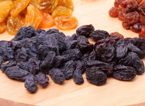 قیمت و خرید کشمش سیاه بی هسته با مشخصات کامل