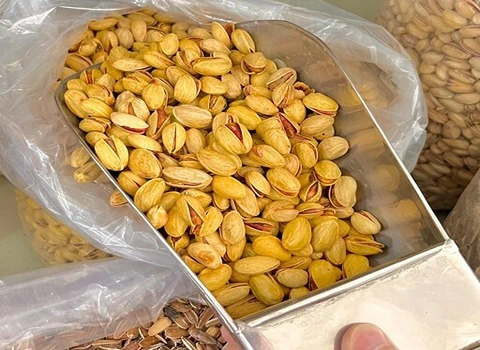 قیمت و خرید پسته زعفرانی اکبری با مشخصات کامل