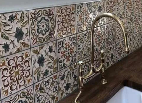 قیمت و خرید کاشی گلدار بین کابینتی با مشخصات کامل