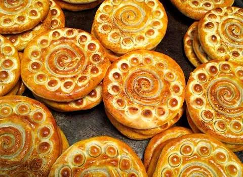 خرید عمده کلوچه فومن تازه با بهترین شرایط