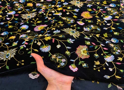 خرید عمده پارچه مخمل سوزن دوزی مشکی با بهترین شرایط