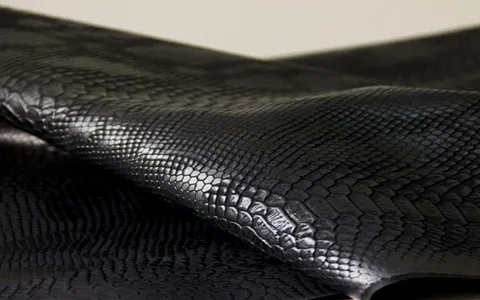 راهنمای خرید چرم مشکی پوست ماری با شرایط ویژه و قیمت استثنایی