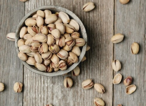 قیمت و خرید پسته بادامی صادراتی با مشخصات کامل