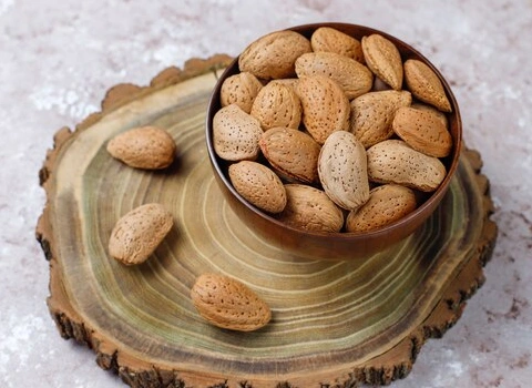 بادام درختی شیرین همراه با توضیحات کامل و آشنایی