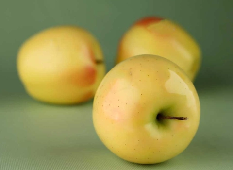 خرید عمده سیب زرد درجه یک با بهترین شرایط