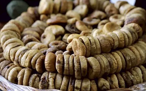 قیمت خرید عمده انجیر خشک آردی نخی ارزان و مناسب