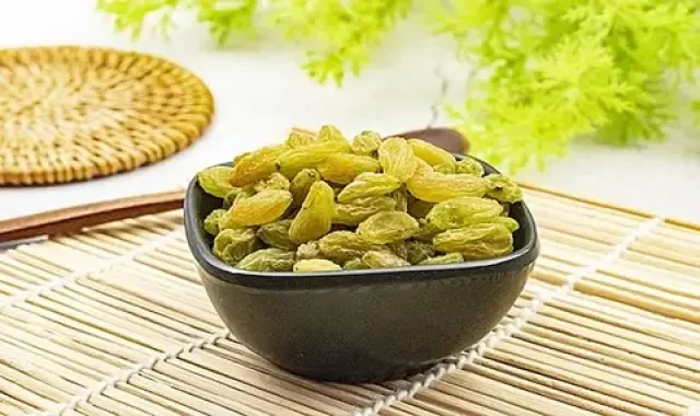 مشخصات کشمش قلمی ممتاز کاشمر و نحوه خرید عمده