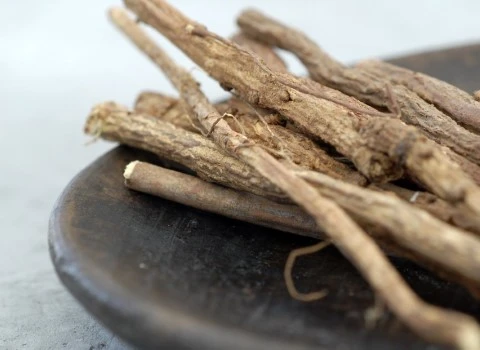 قیمت خرید عمده شیرین بیان بسته بندی ارزان و مناسب