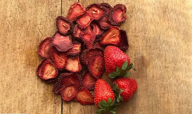 مشخصات چیپس میوه خشک توت فرنگی و نحوه خرید عمده