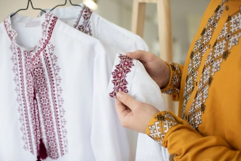 قیمت و خرید مانتو سوزن دوزی مخمل با مشخصات کامل