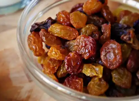 خرید و قیمت روز کشمش تیزابی بی دانه