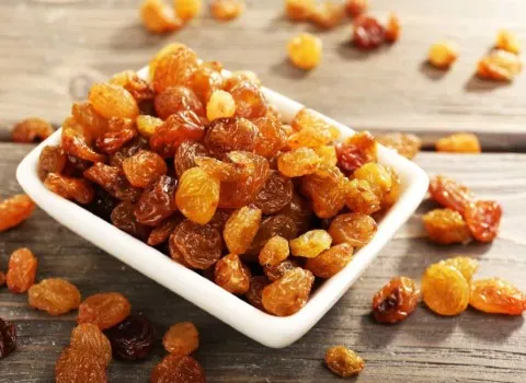 خرید و قیمت انواع کشمش تیزابی ملکان