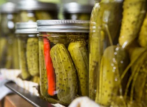 خرید انواع خیارشور نمکی با بهترین قیمت