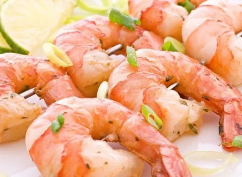 قیمت خرید شاه میگو پرورشی + مزایا و معایب