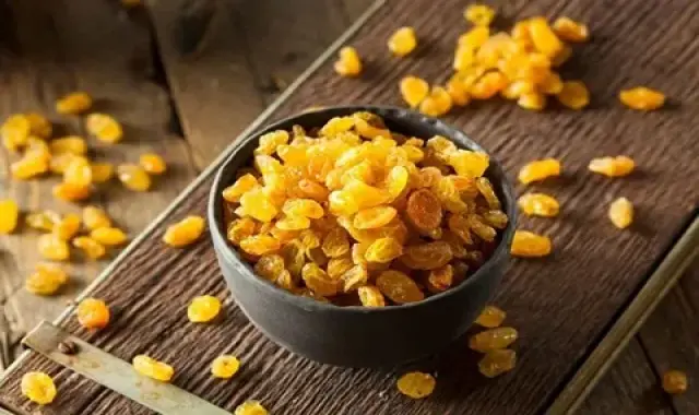 بهترین قیمت خرید کشمش تیزابی تاکستان