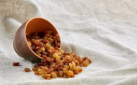 کشمش تیزابی سبز؛ رفع چین چروک صورت ضد التهاب پتاسیم Vitamin D