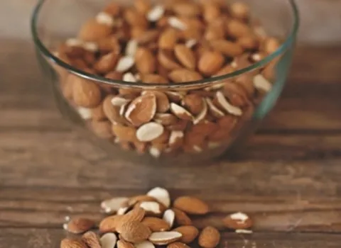 لیست قیمت بادام درختی شکسته به صورت عمده و با صرفه