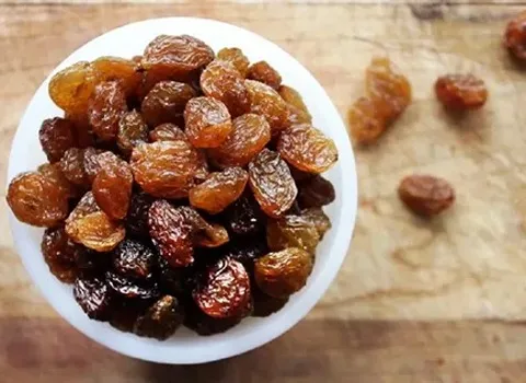 خرید کشمش تیزابی همدان + قیمت عالی