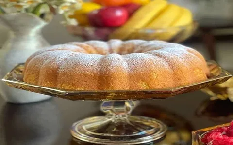 کیک کدو حلوایی؛ بافت نرم حفره دار 2 رنگ خردلی قهوه ای روشن