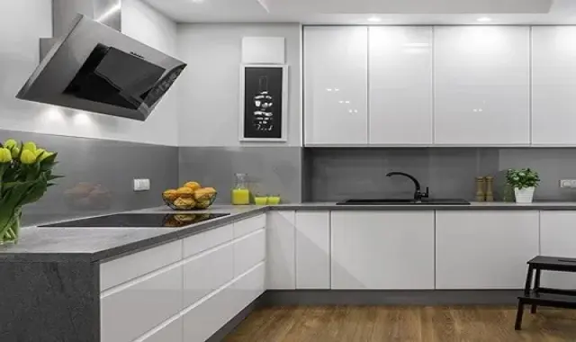 خرید عمده هایگلاس کابینت سفید طوسی براق با بهترین شرایط