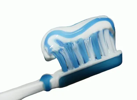 خمیر دندان پمپی؛ آنتی باکتریال 3 طعم نعناع توت فرنگی تمشک