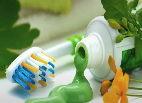 قیمت و خرید خمیر دندان عمده با مشخصات کامل