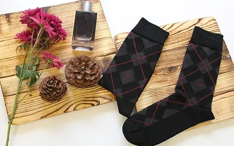 قیمت خرید جوراب مردانه طرح دار + عکس