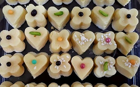 خرید و قیمت انواع شیرینی نخودچی حنایی