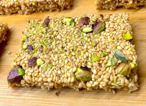 کنجد عسلی سنتی؛ تقویت حافظه حاوی امگا 3 6 ویتامین A B