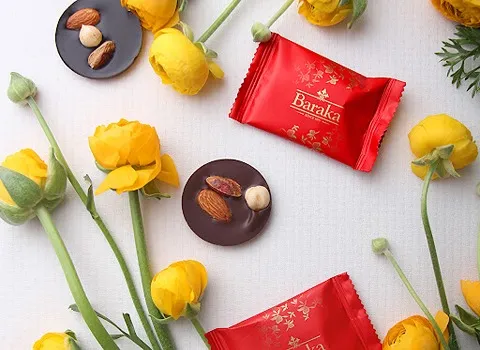 شکلات مغزدار باراکا؛ مغز (گردو بادام) بسته بندی جعبه کاغذی پلاستیکی