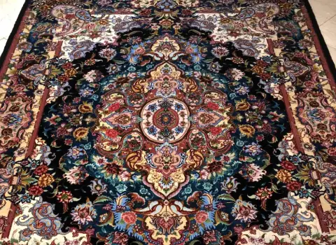 فرش دستباف تبریز بافته شده از الیاف کاملا طبیعی و درجه یک