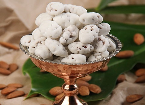 نقل با مغز بادام؛ گل محمدی نعناع زعفران طعم شیرین ترد