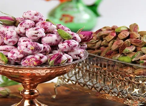 نقل شاهرود؛ نرم تازه بادامی گردویی نارگیلی زعفرانی بسته بندی (نیم یک کیلویی)