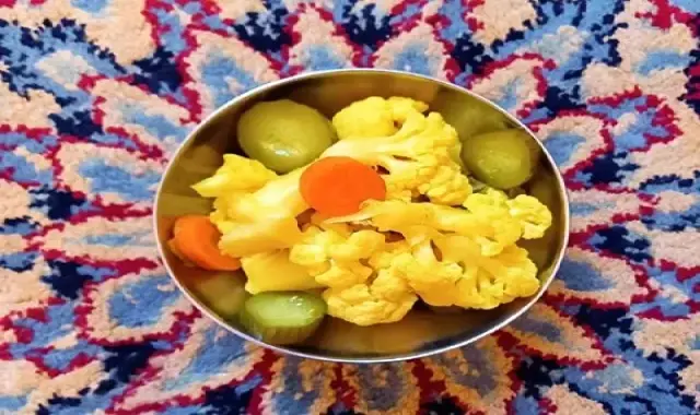 ترشی مخلوط شیرازی گل کلم در دو نوع مجلسی و بازاری کد 44