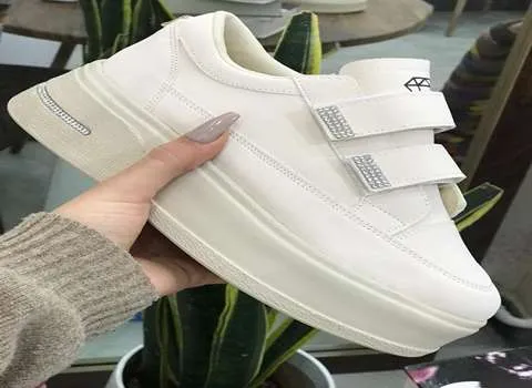 کفش اسپرت ضد آب (کتونی) بندی چسبی سفید مشکی آبی